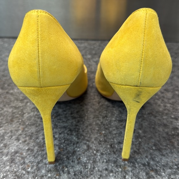 Yellow suede Manolo Blahnik Pumps - Picture 4 of 13